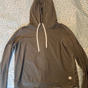 Vuori Halo Essential Hoodie in Heather Oregano Green